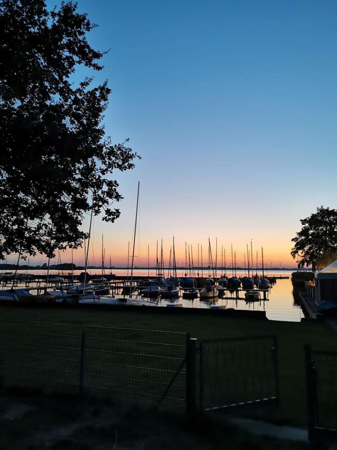 Seeliebe, 300 Meter Zum Wasser, Mit Terrasse Und Garten Lembruch Esterno foto
